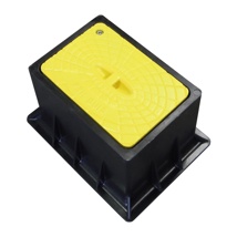 Kunststof straatpot 240x340 geel gietijzer deksel met opschrift 'Peilbuis', inbusbout M10 - 8mm