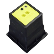 Straatpot 140x140 met geel GVK deksel voorzien van inbus M10 (8mm). Opschrift 'PEILBUIS - VRM'.